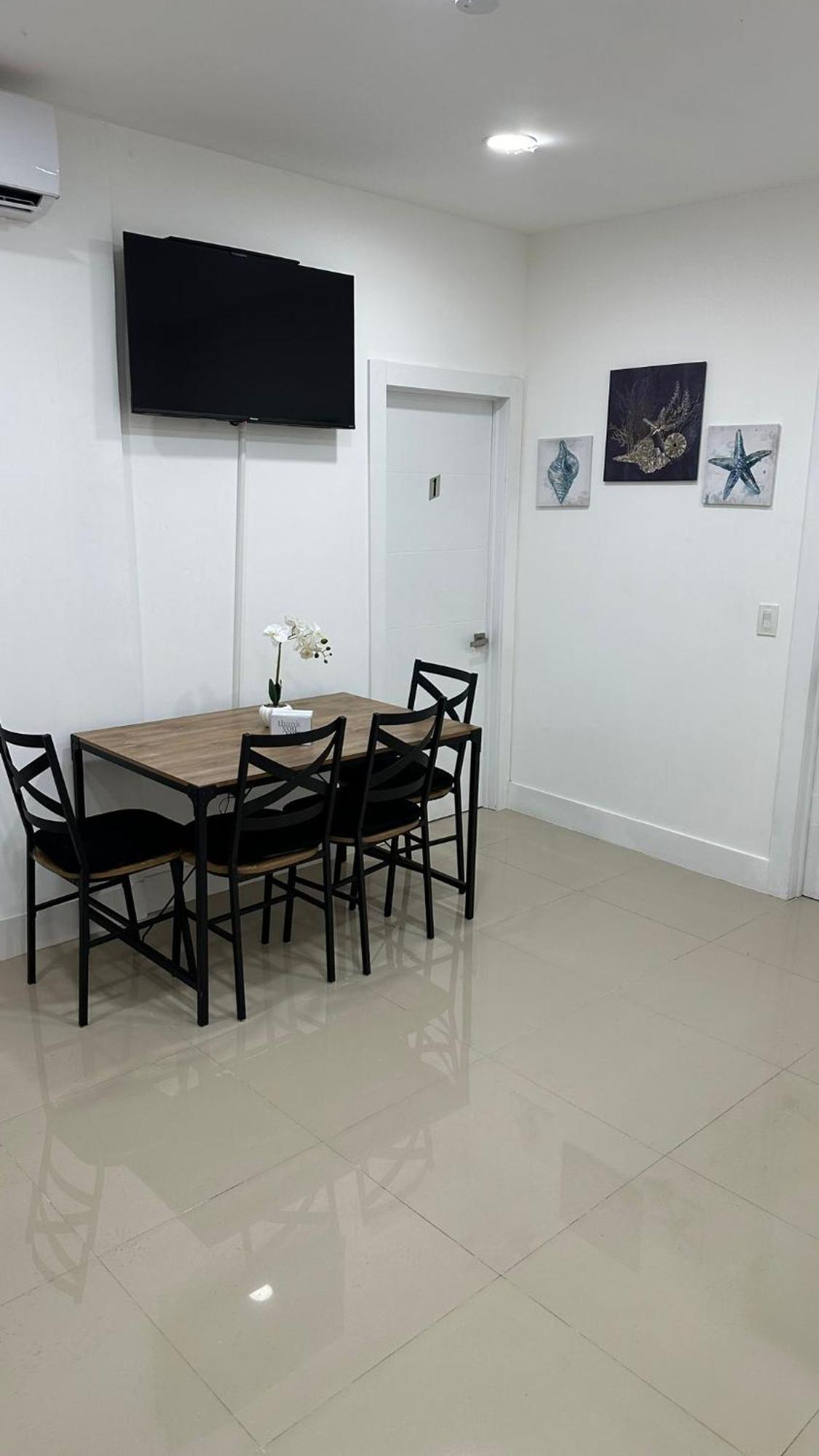 מיאמי 104 Mixed Shared Rooms Central, Friendly, Affordable מראה חיצוני תמונה